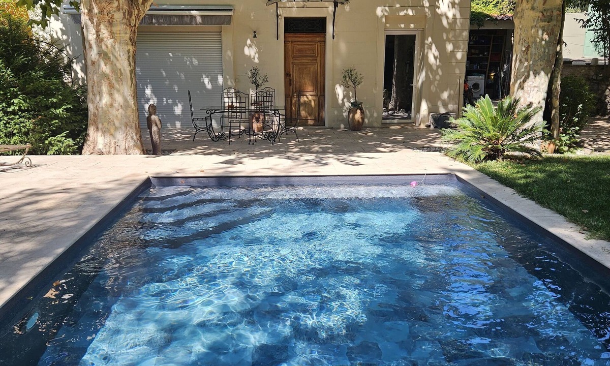 Couronne Urbaine Villa | Hypercentre maison bourgeoise 19th century swimming pool garden, air-conditioning upstairs