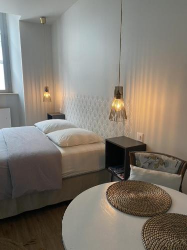 Bagneres-de-Bigorre Apartment | Hysope : Studio aux couleurs toutes douces !