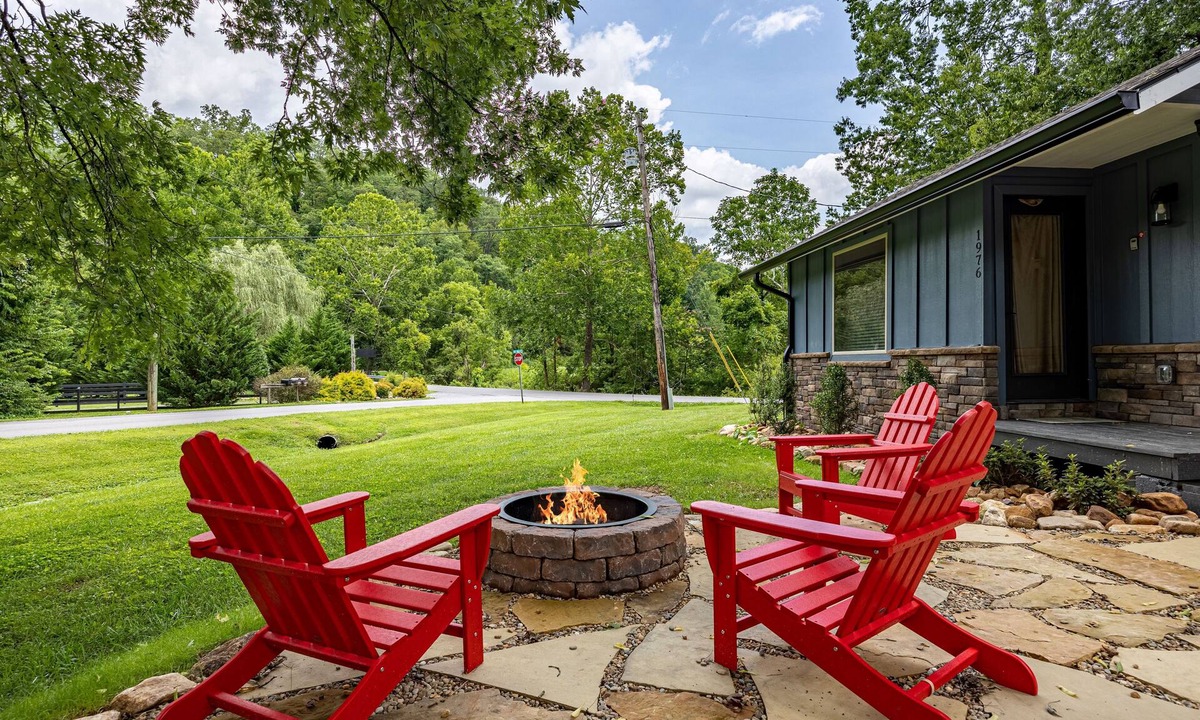Sevierville Cottage | I Do: Romantic Smokies Cabin!