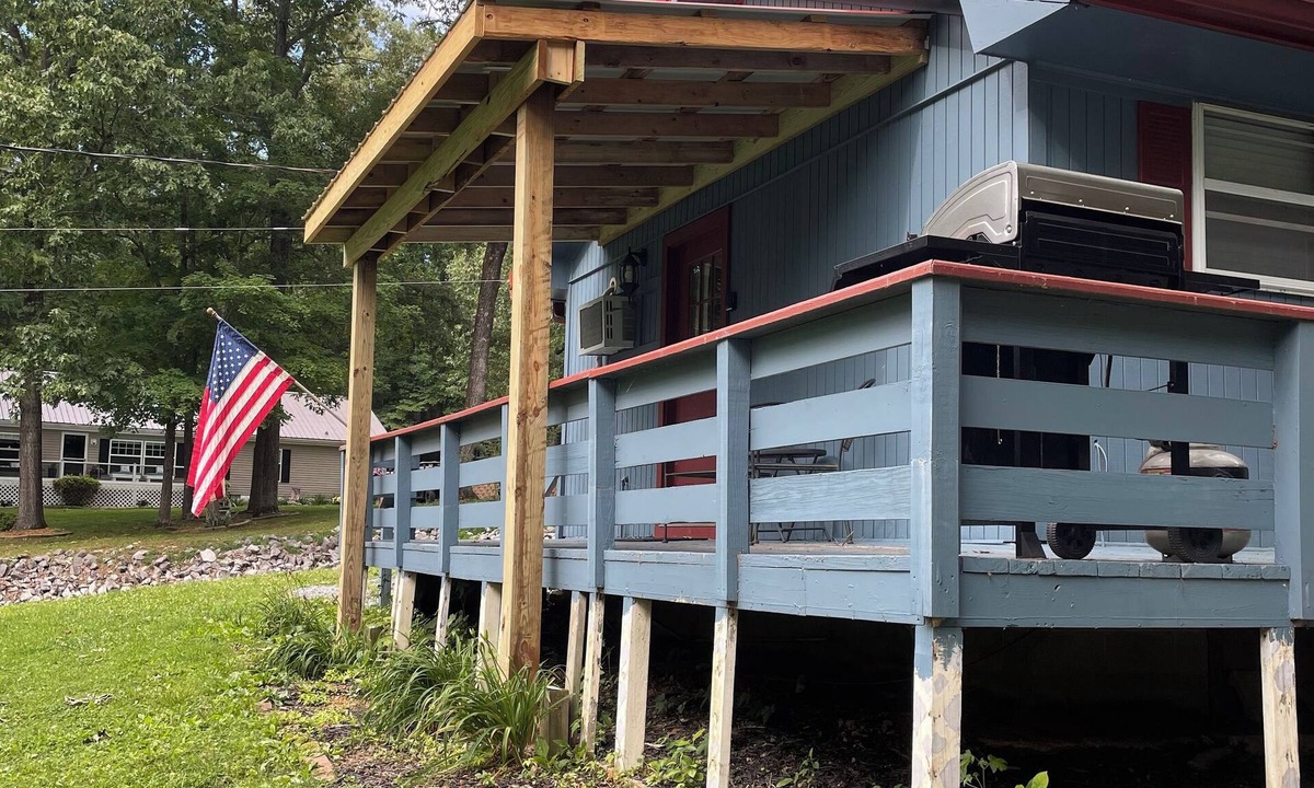 Cadiz Cabin | I hear the crappie are biting! Book Monday-Weds for a discounted price!