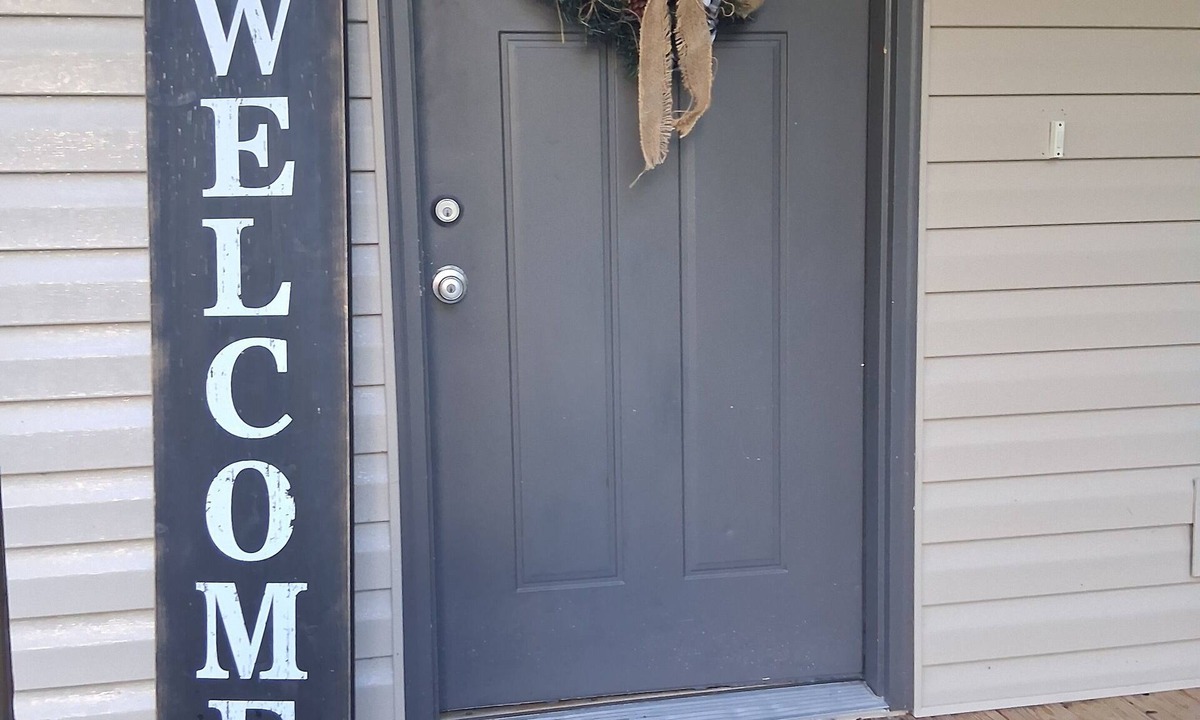 Rocky Face House | I live in the home have a rolm for rent