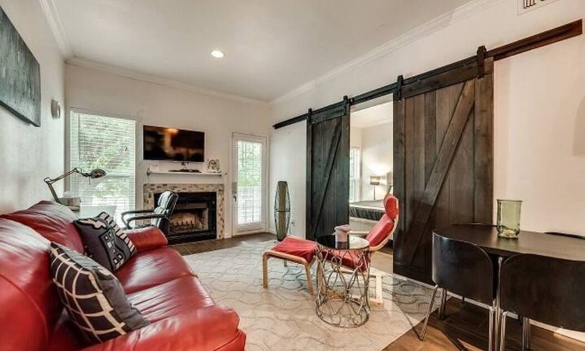 Irving Apartment | I50 – World Cup Stay - 18 min to AT&T - Sleeps 2 - Free Parking