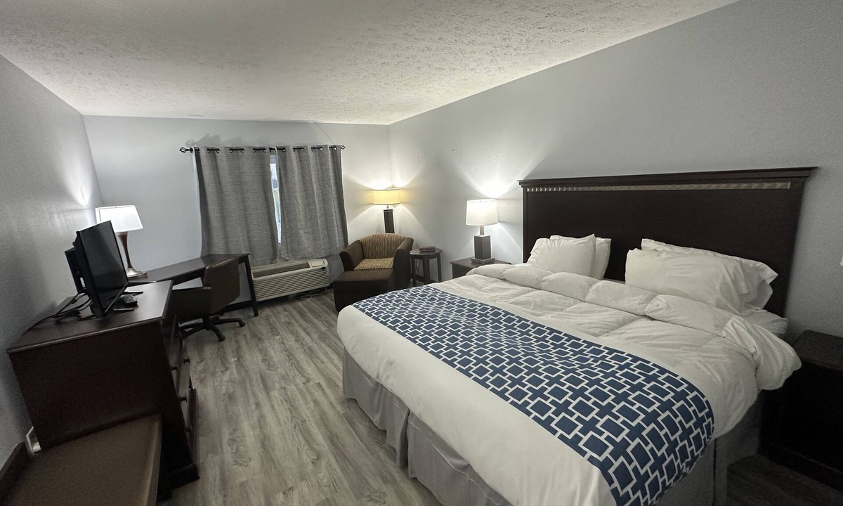 Scottsburg Hotel | I65 Studio Suites