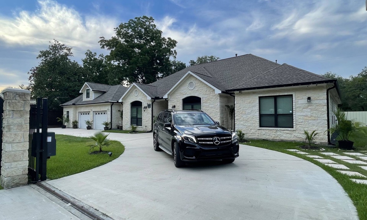 Humble Villa | IAH SPHERIC Mini-mansion