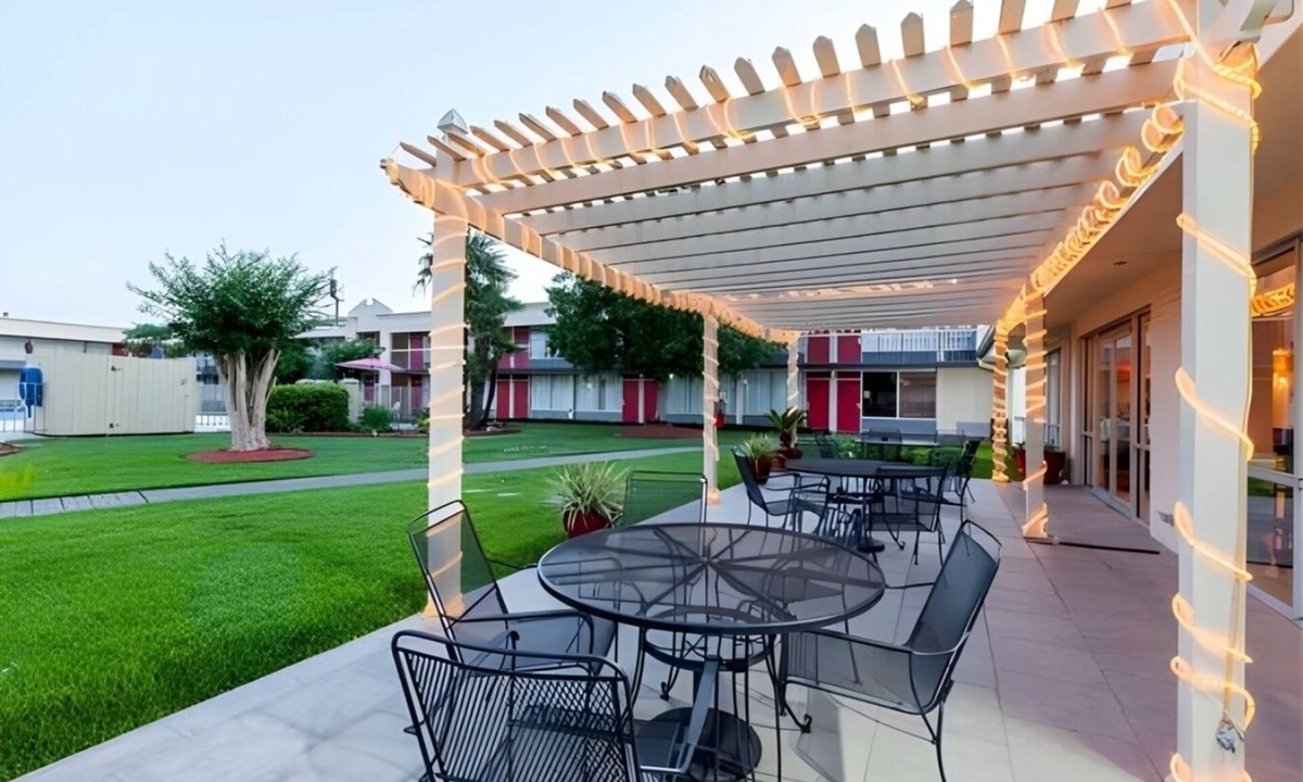 New Iberia Hotel | Iberia House & Suites