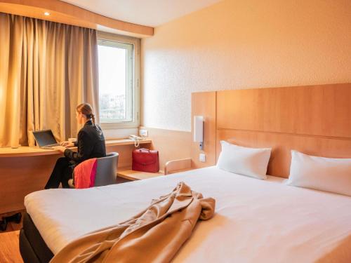 Madeleine-Champ de Mars Hotel | ibis Nantes Centre Gare Sud