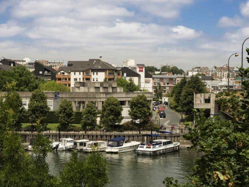 Ibis Nogent Sur Marne | Le Port sous la Lune