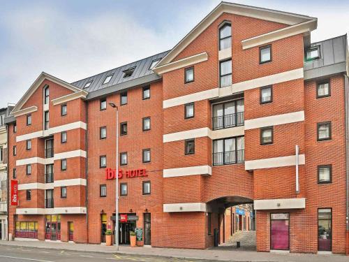 Saint-Quentin Hotel | ibis Saint Quentin Basilique