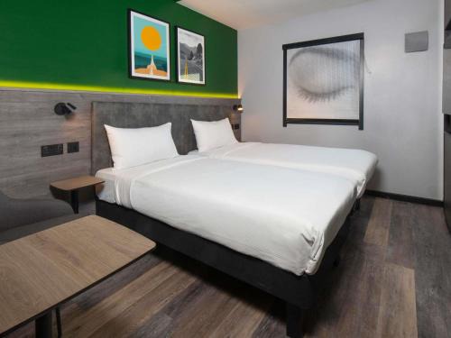 Crawley Hotel | ibis Styles London Gatwick Airport