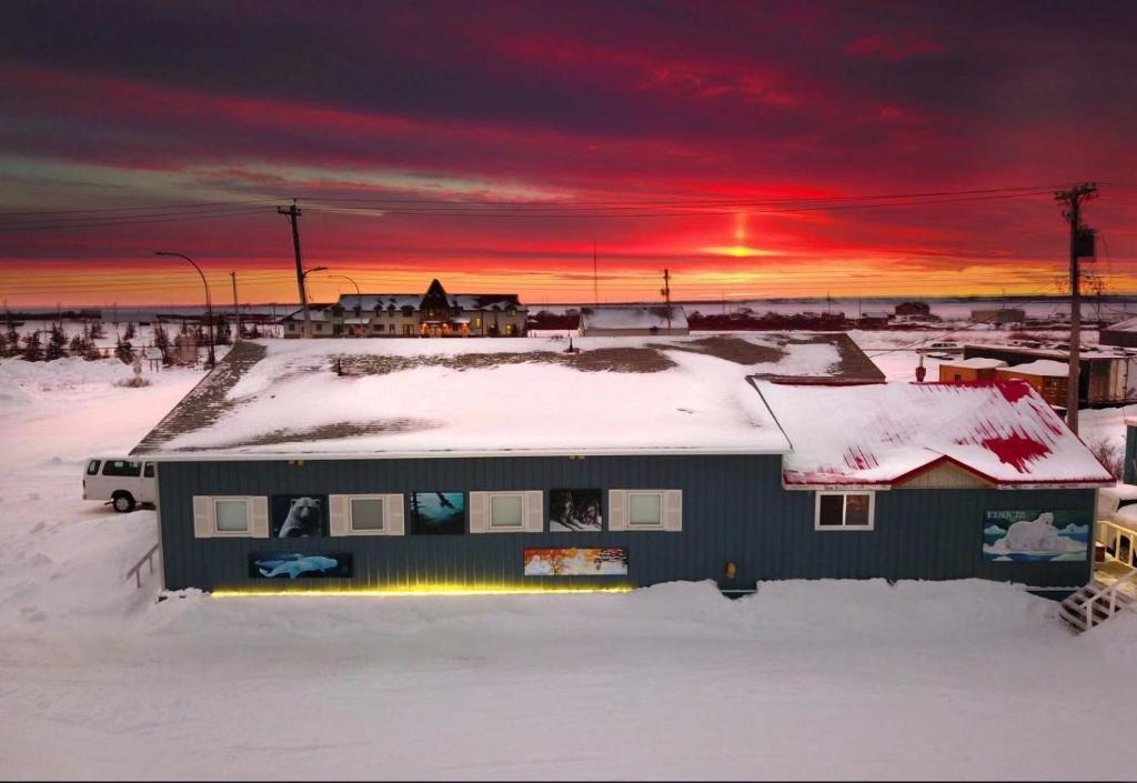 Churchill Hotel | IceBerg Inn