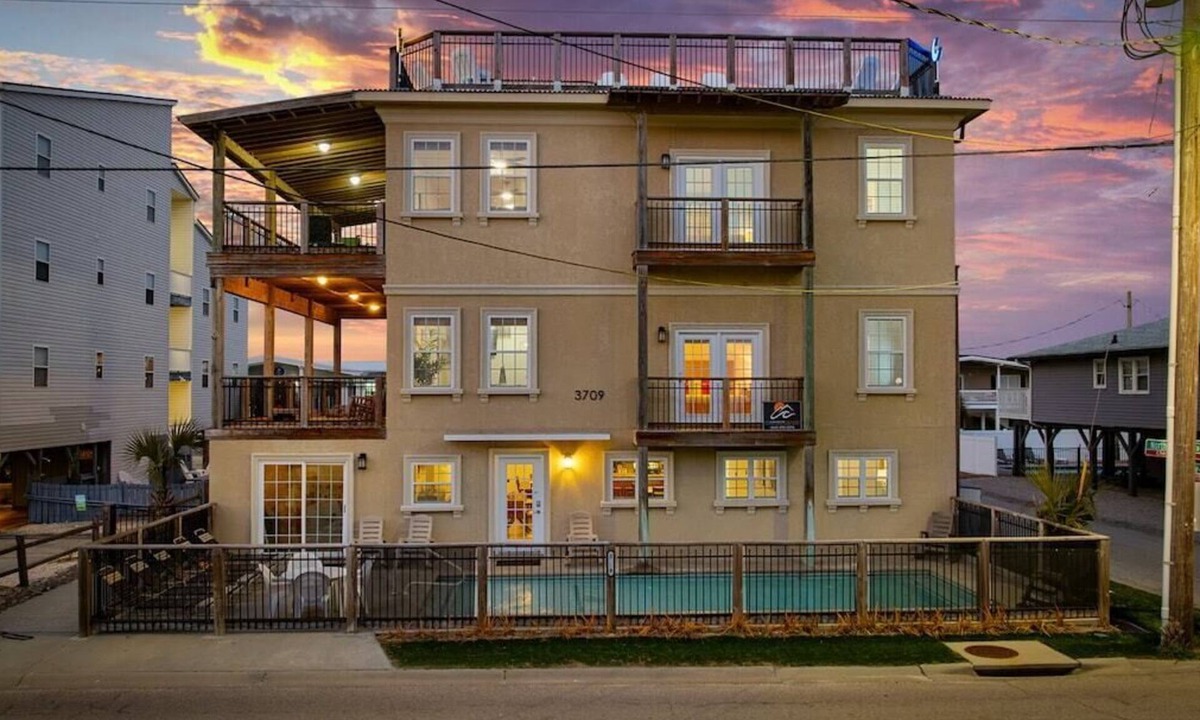 Cherry Grove Beach House | Iconic 8BR w/Rooftop Deck, Pool & Spa | Sleeps 24