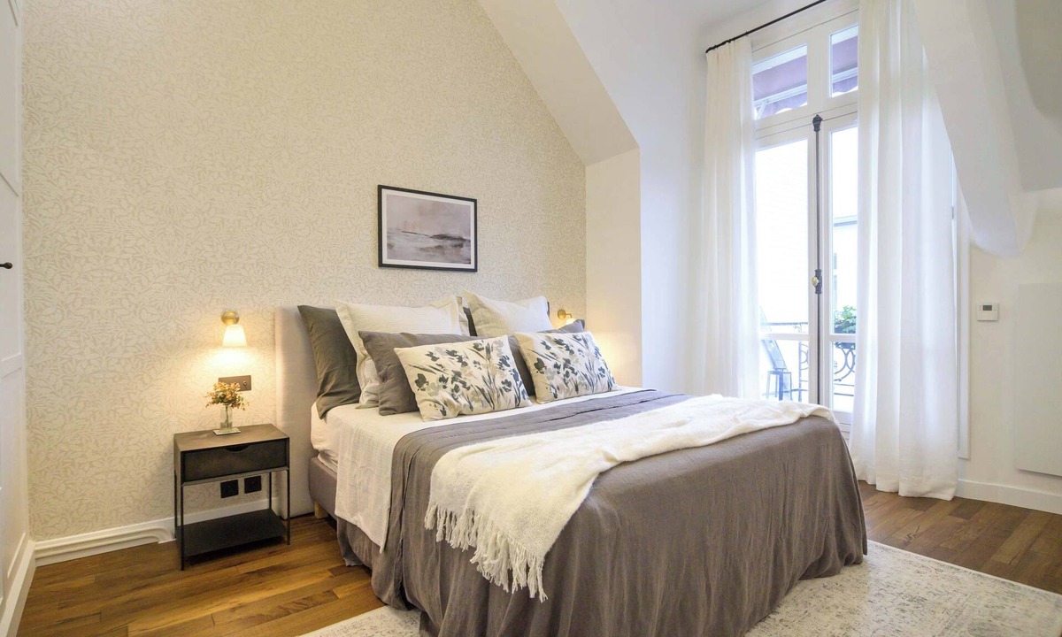 Faubourg-du-Roule Apartment | Iconic address, Quiet 1 bdrm with Private Balcony