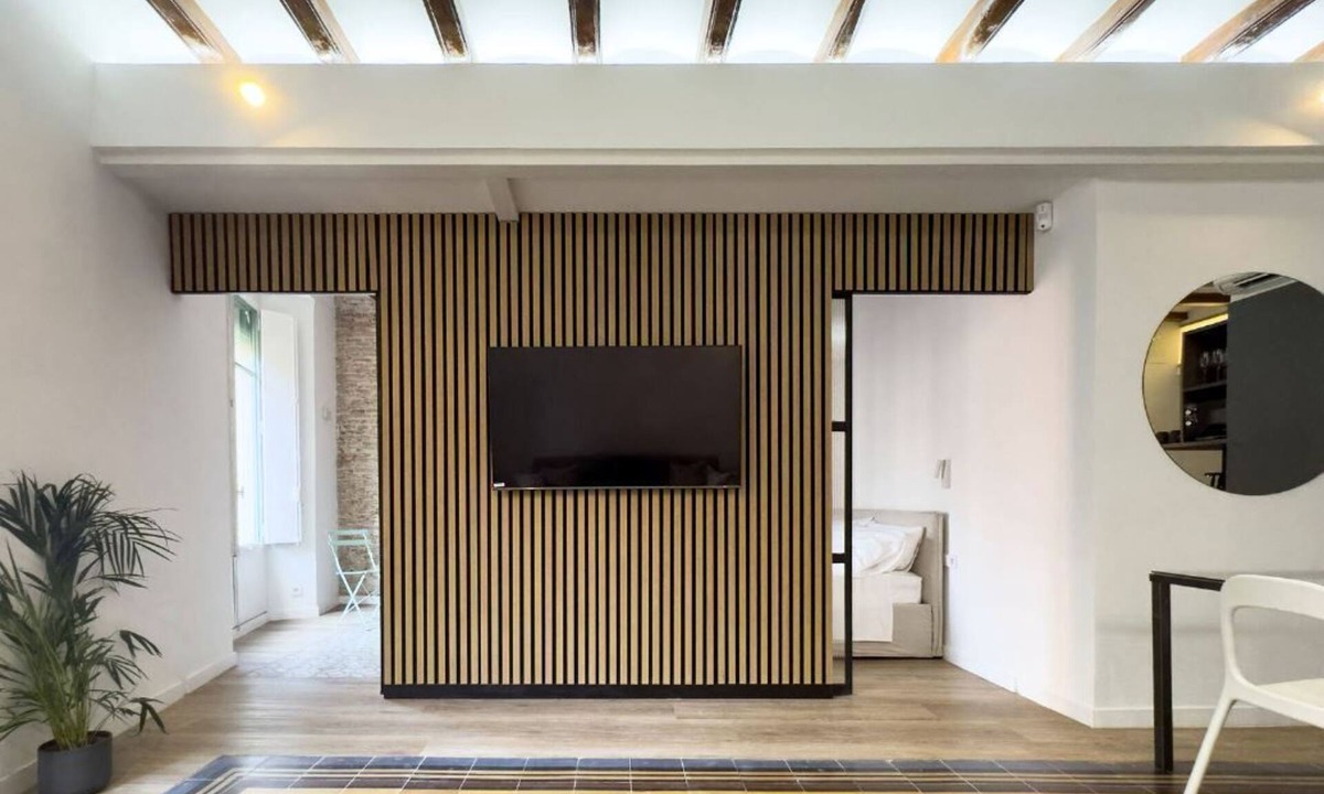 El Born Apartment | Iconic Gothic Quarter apartment, Stunning Views, WiFi, AC. Best location!