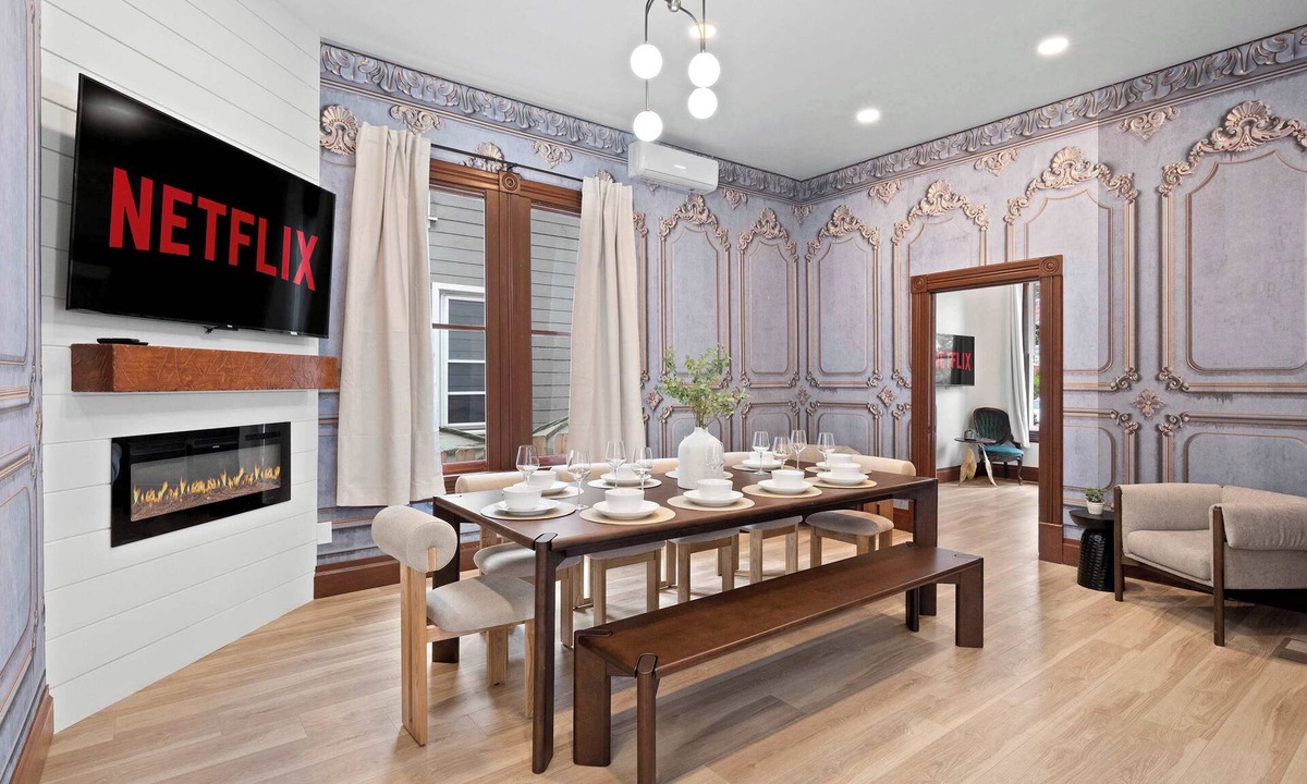 Bankers Hill House | Iconic Mansion with Hot Tub, GYM, Arcade & Parking