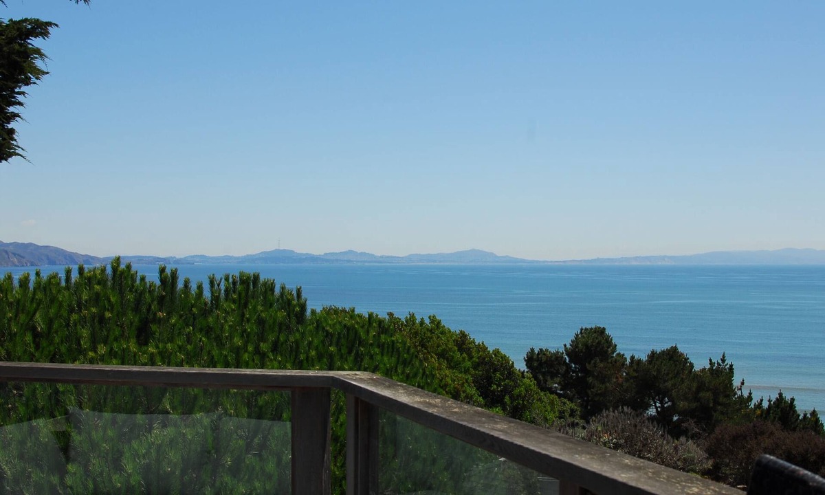 Bolinas House | Iconic Mushroom House. Ocean Views, Walk to Beach and Sauna!
