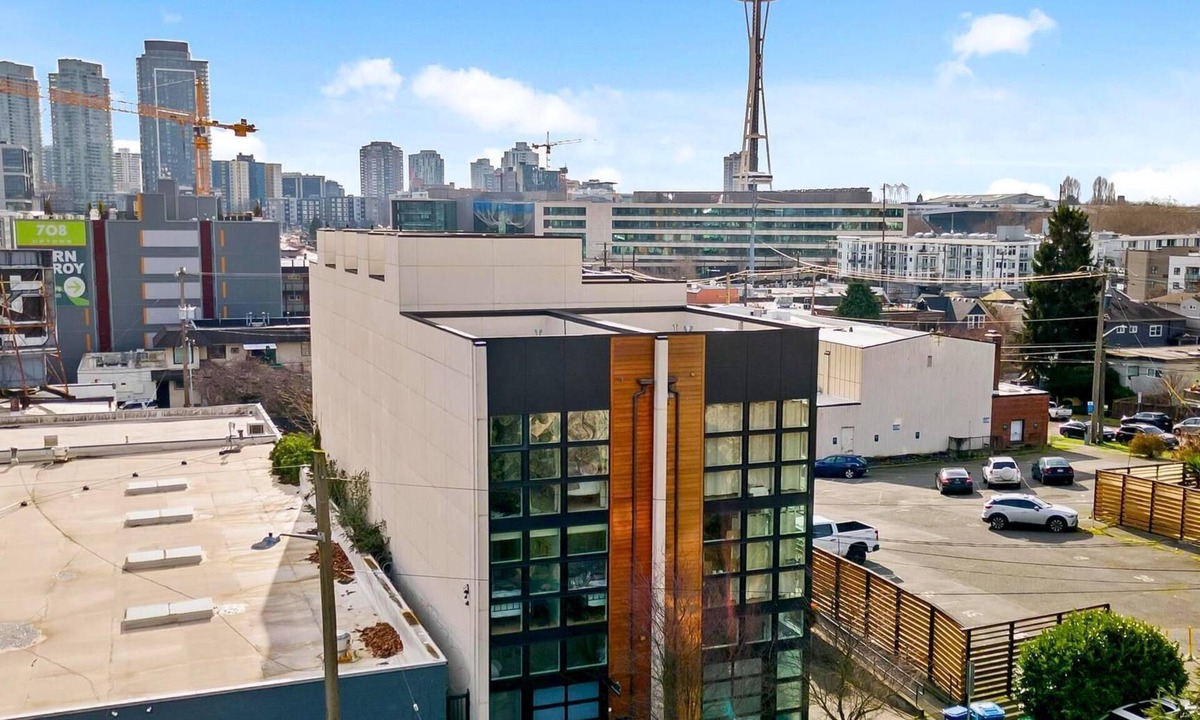 Lower Queen Anne House | Iconic Seattle Experience: Explore Seattle's Unique Downtown! Great for Groups!
