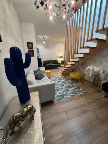 Valenciennes Apartment | Idéal groupe tarif long séjour maison 4chambres 8lits 2salles de bain 3wc terrasse stationnement gratuit