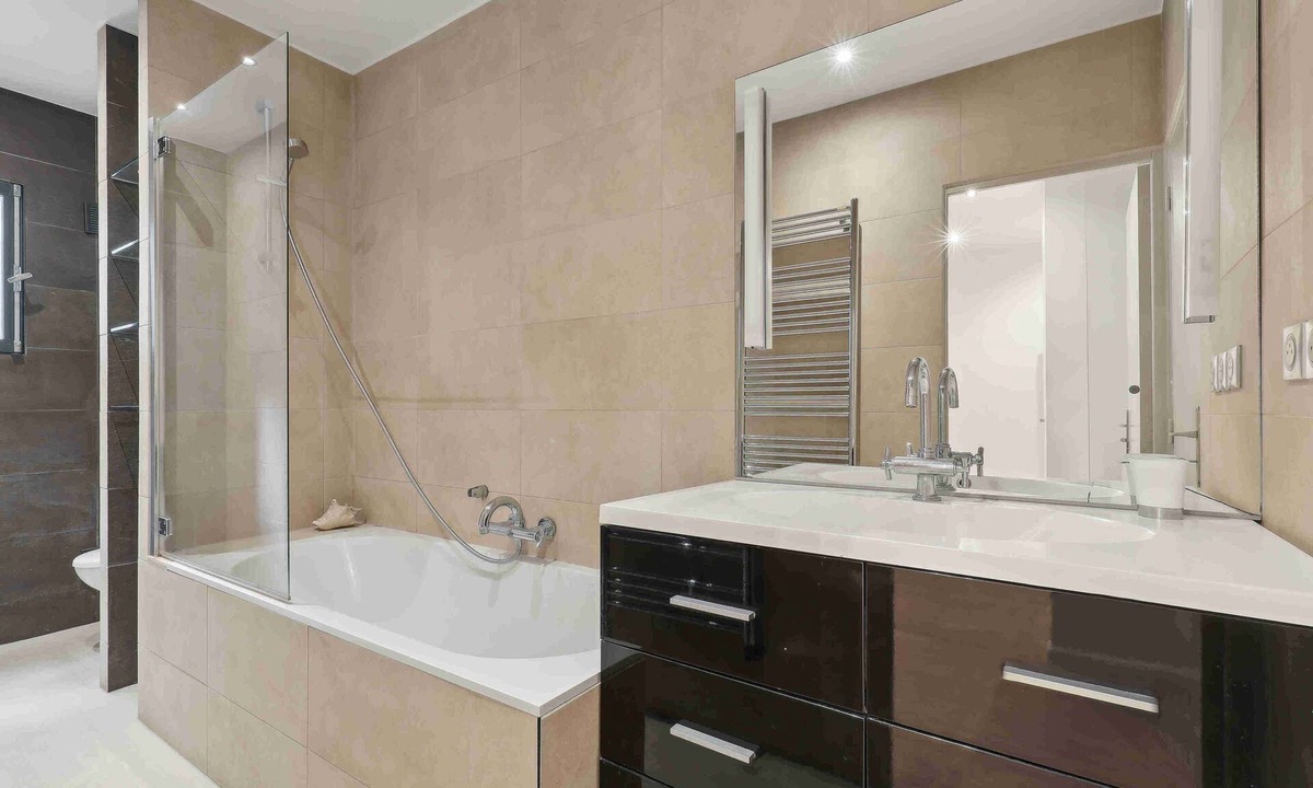 Passerelle Apartment | ID 421 stylish and renovated 2 bedrooms apartment in Passage du Genie