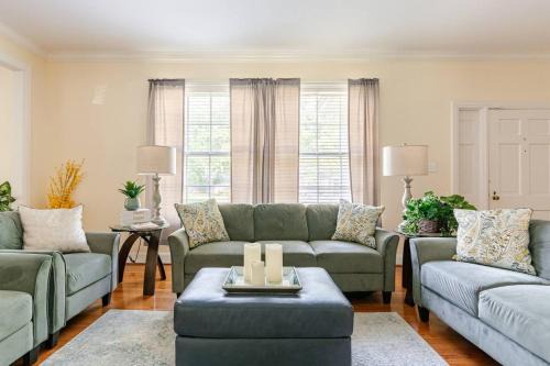 Pine Bluff House | Ida's Oasis
