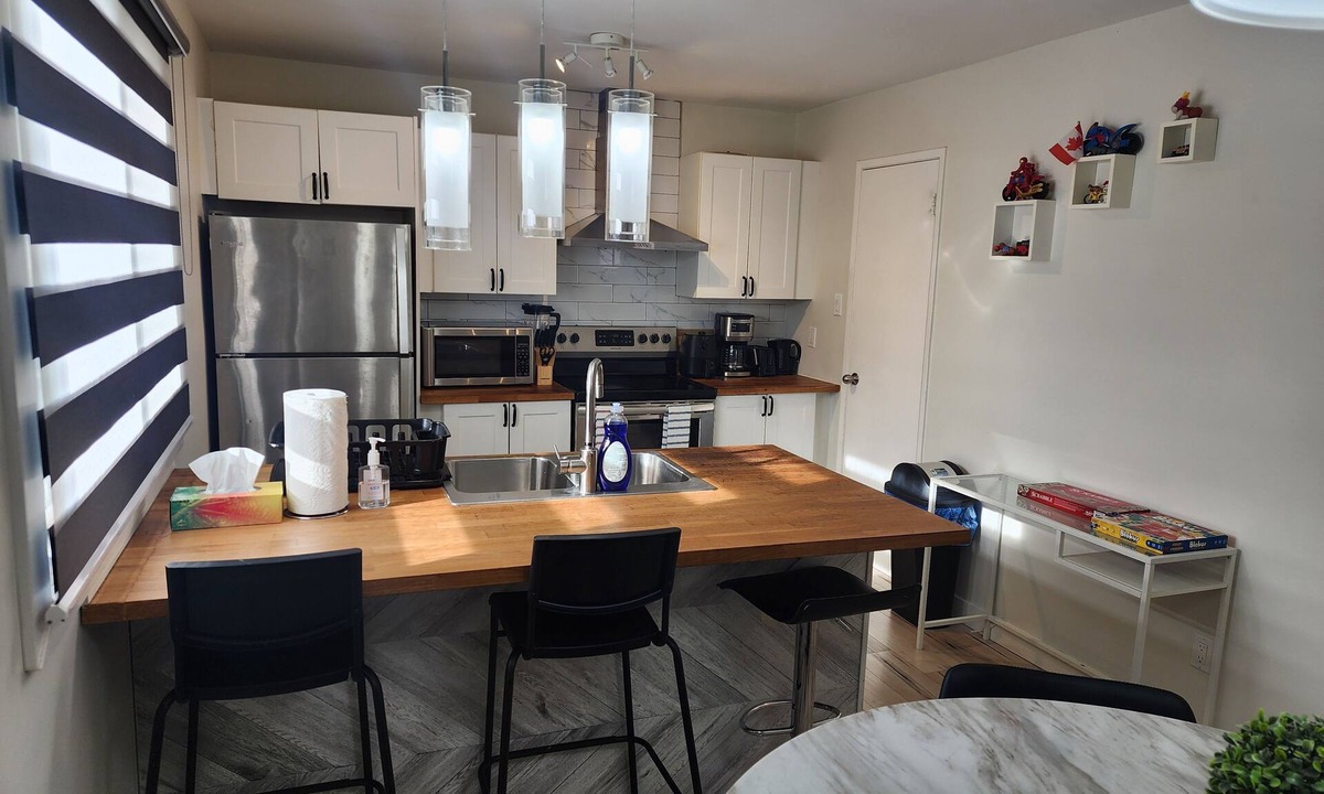 Winnipeg House | Idea Manor! - Cozy Ideal Entire 3BR Retreat Home!