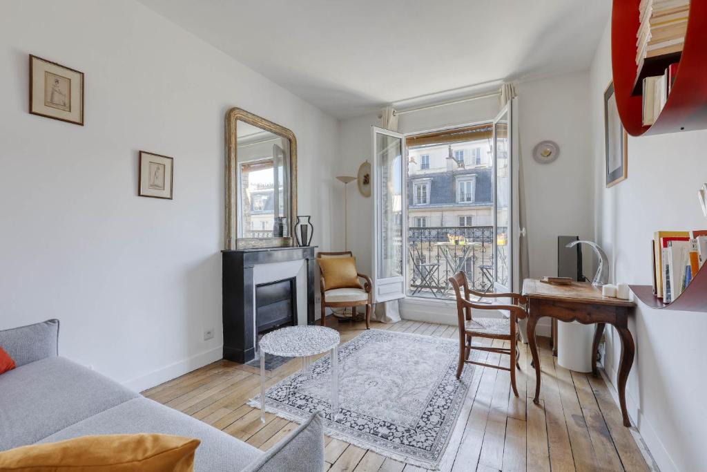 5th Arrondissement Apartment | Ideal 1 Bd Flat with Balcony - Paris 05