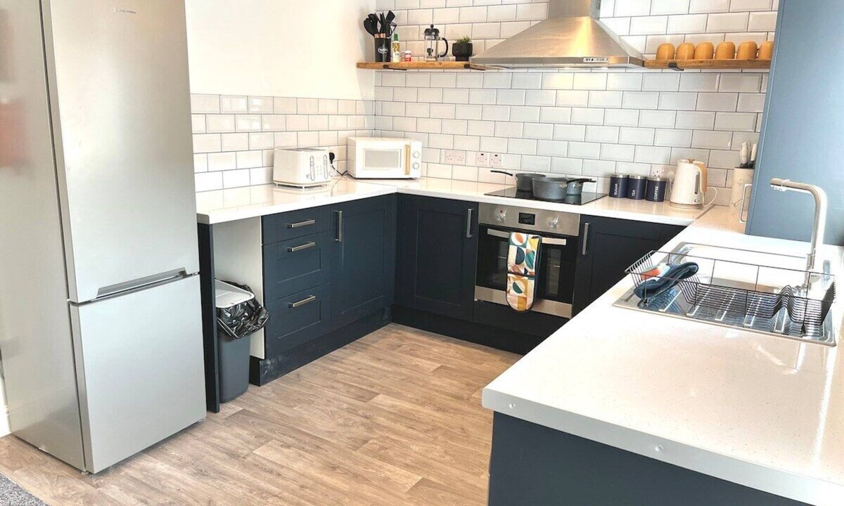 Horwich House | Ideal 4 Bed Home sleeps 7 Nr Middlebrook Stadium