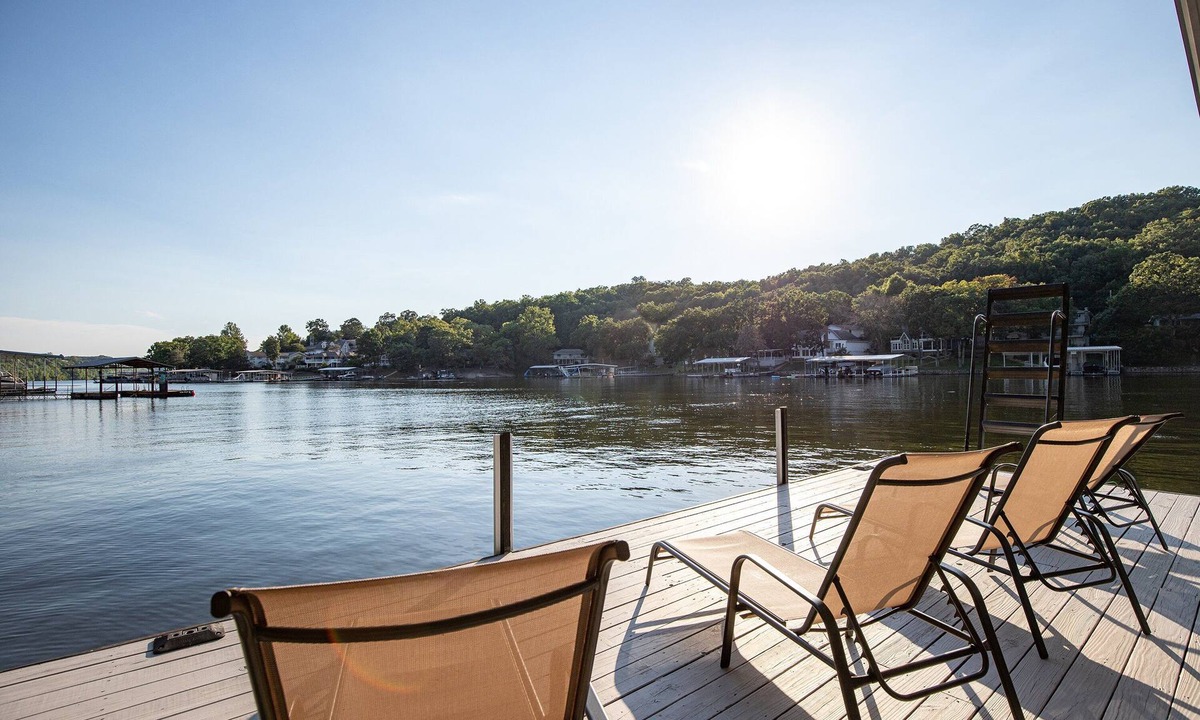 Sunrise Beach House | Ideal Cove with Amazing Dock, Kayaks & Fire Pit