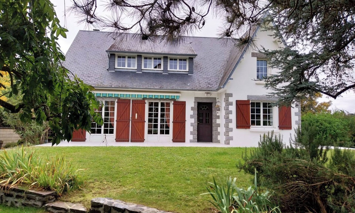 Jullouville House | Ideal family home, 2 mm from the beach and 5 mm from shops.
