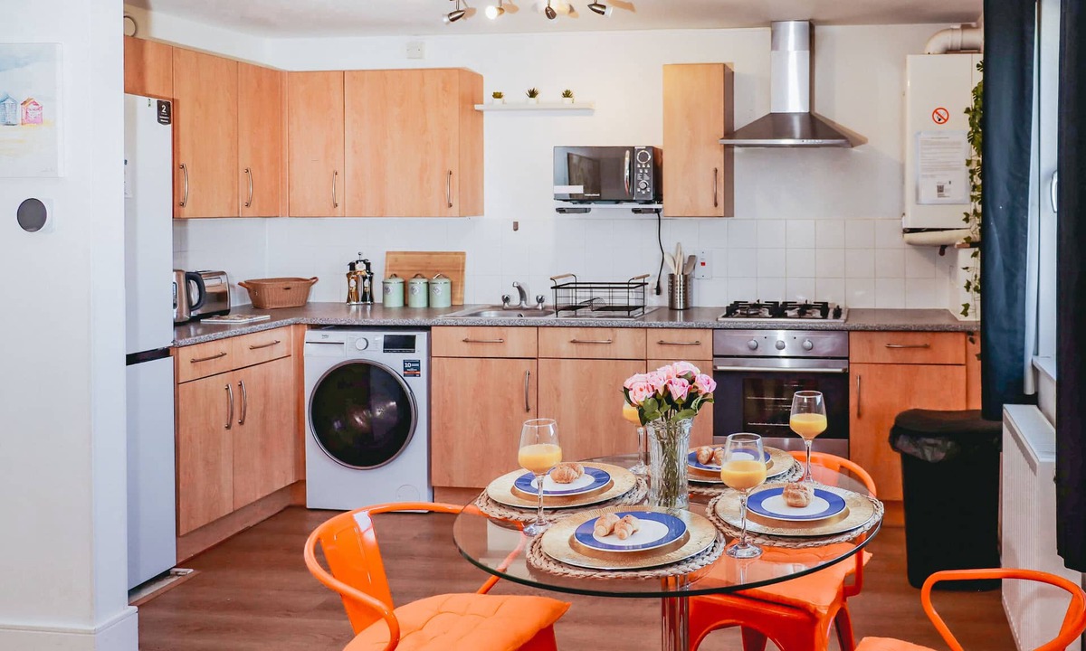 Botwell Apartment | Ideal for contractors, relocaters, families