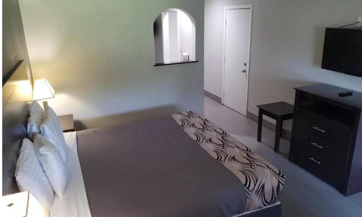 North Shore Hotel | Ideal for Visitors Seeking Convenient and Quick Entry to Downtown Houston’s Main