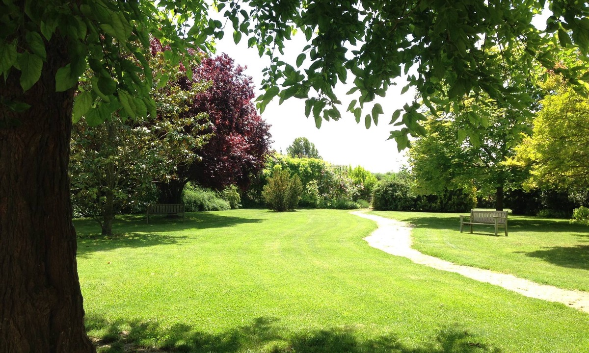 El Poal Cottage | Ideal house for family gatherings or friends with beautiful English garden.