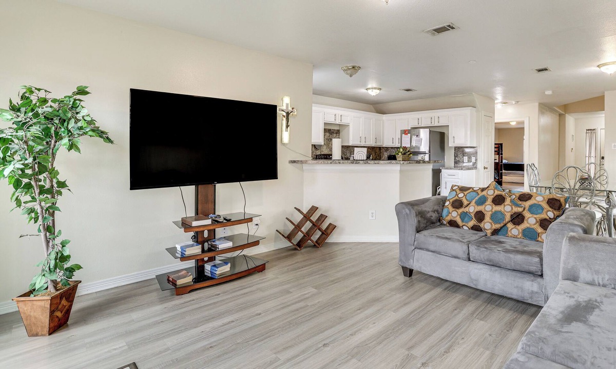OST - South Union House | Ideal Location 4 Mi to Med Center! Houston Duplex