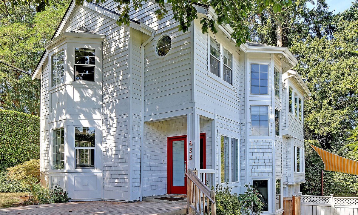 North Queen Anne House | Ideal Location For Your Seattle Vacation! LONG TERM MONTHLY RENTAL available!