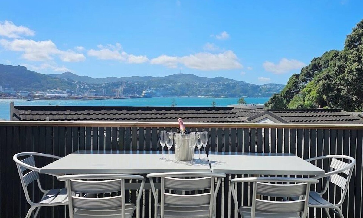 Oriental Bay House | Ideal location for groups, family, friends or work colleagues.