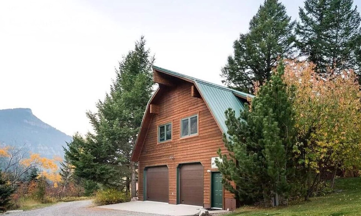 Gallatin Gateway House | Ideal Location between Bozeman and Big Sky, MT