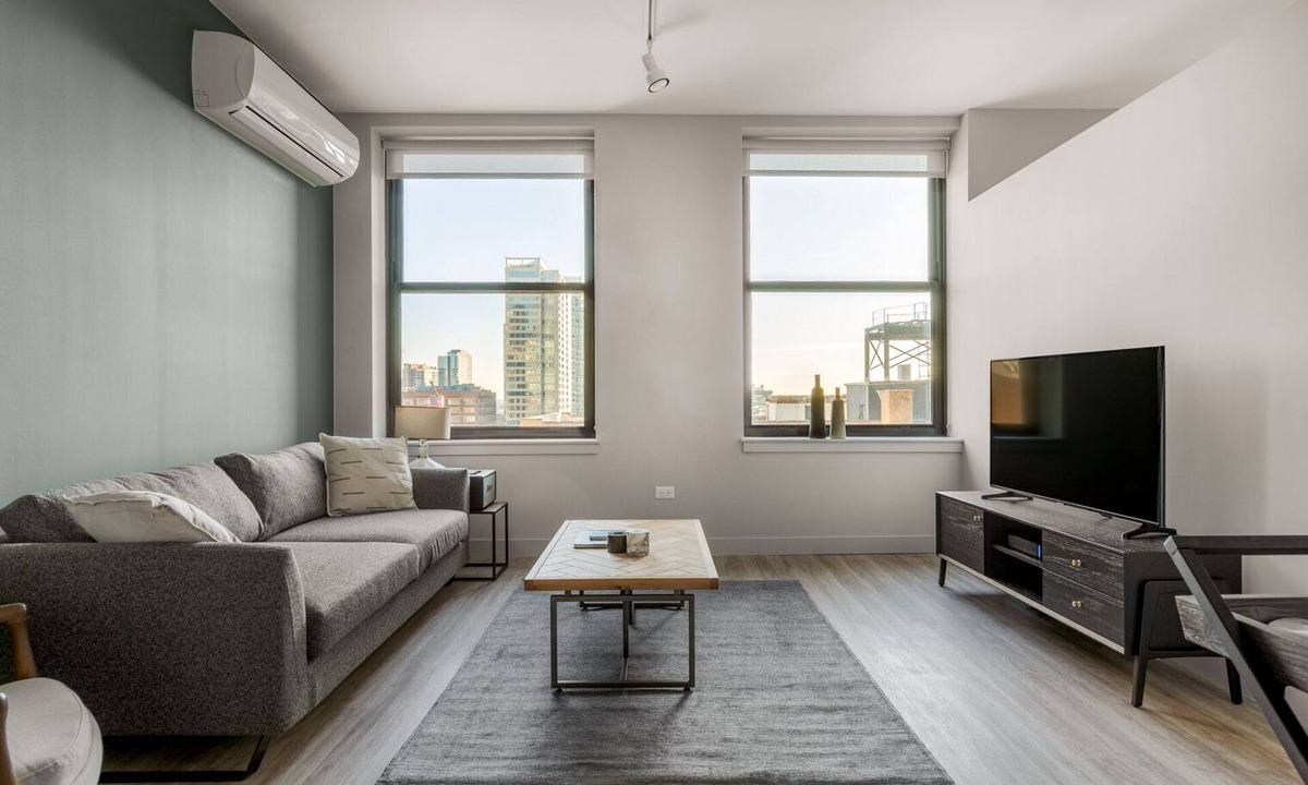 The Loop Apartment | Ideal Loop 1BR w/Gym, Roofdeck, W/D, nr West Loop & the , by Blueground