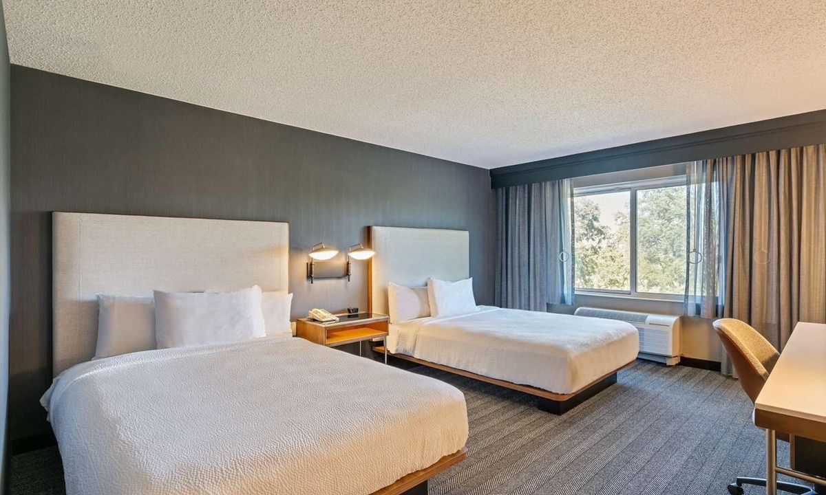 San Ramon Hotel | Ideal Mix of Comfort and Value! Outdoor Pool, Pet-friendly, Free Parking!