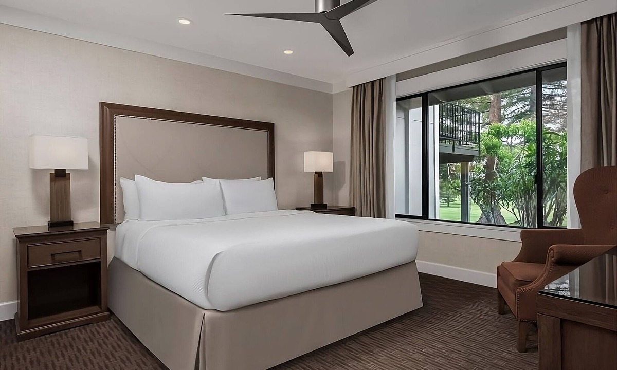 Napa Hotel | Ideal Vacay Spot w/3 Spacious Suites & Kitchen, Onsite Golf Course, Pool!