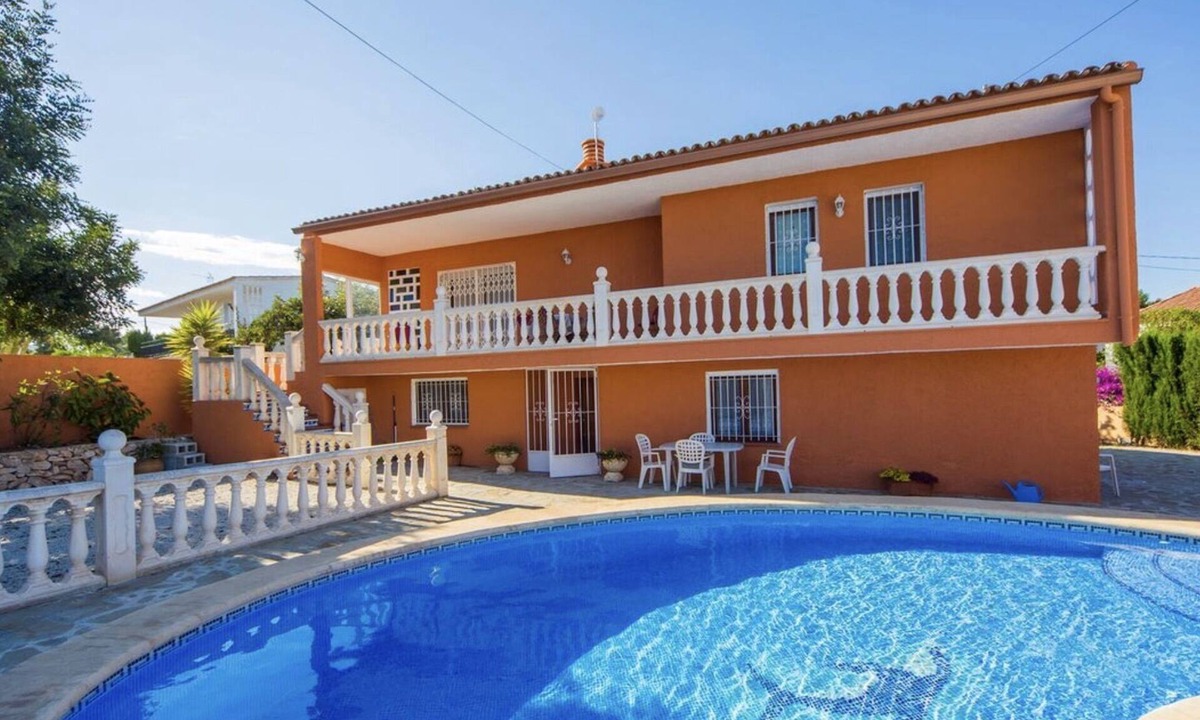 Casas de Torrat Ski Chalet | Ideal villa for family vacations, private pool, 5 minutes from the beach