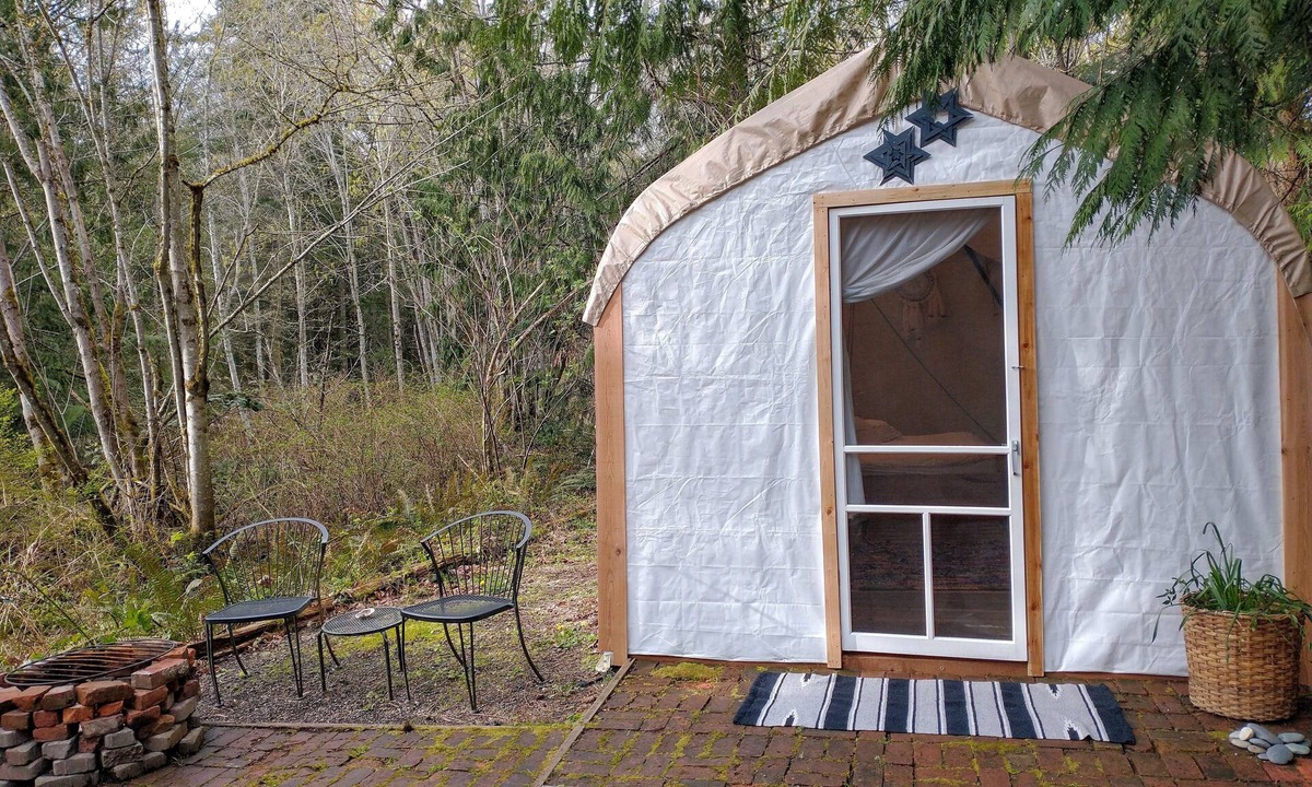 Nordland RV Rental | Idealic Island OFF-Grid Glamp + Soak