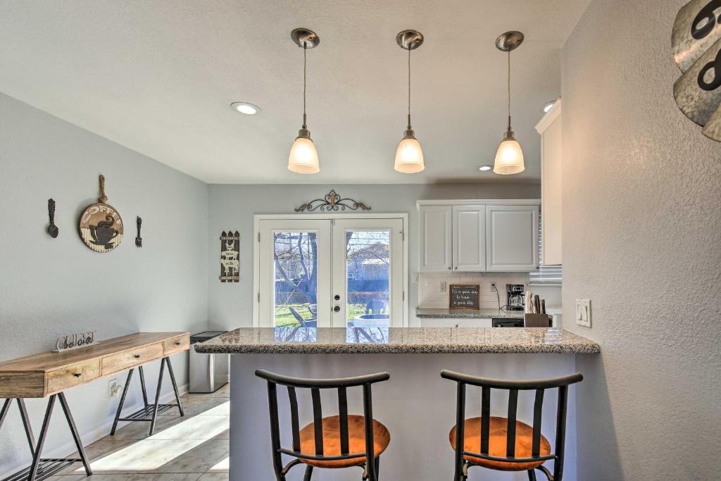 Shearer Hills - Ridgeview House | Ideally Located San Antonio Home with Fire Pit!