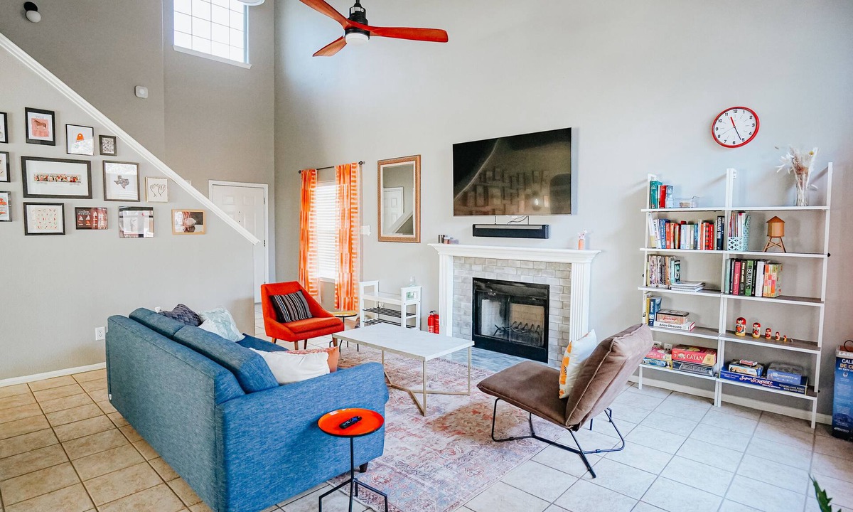 Stone Oak House | Ideally Located, Stone Oak Extended Family Stay
