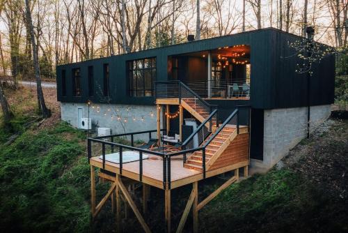 South Bloomingville House | Idyll Reserve - Hocking Hills