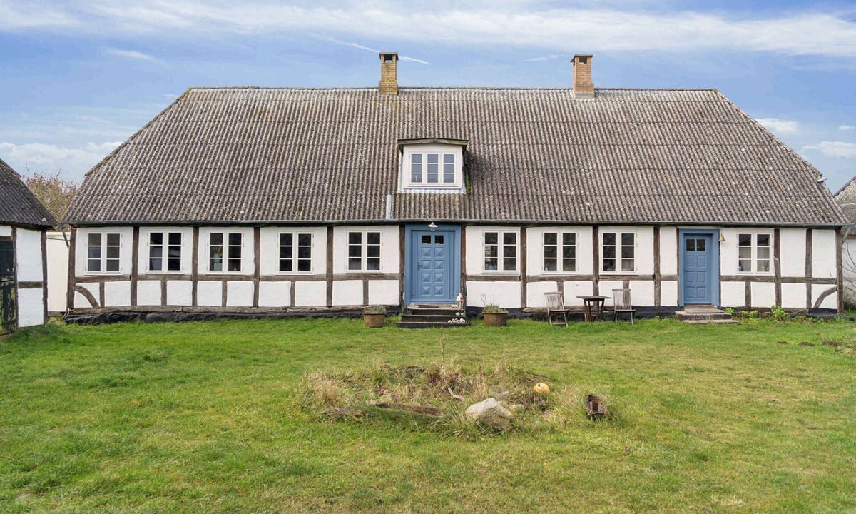 Langeland Municipality House | Idyllic 1857 farmhouse in Langelands nature