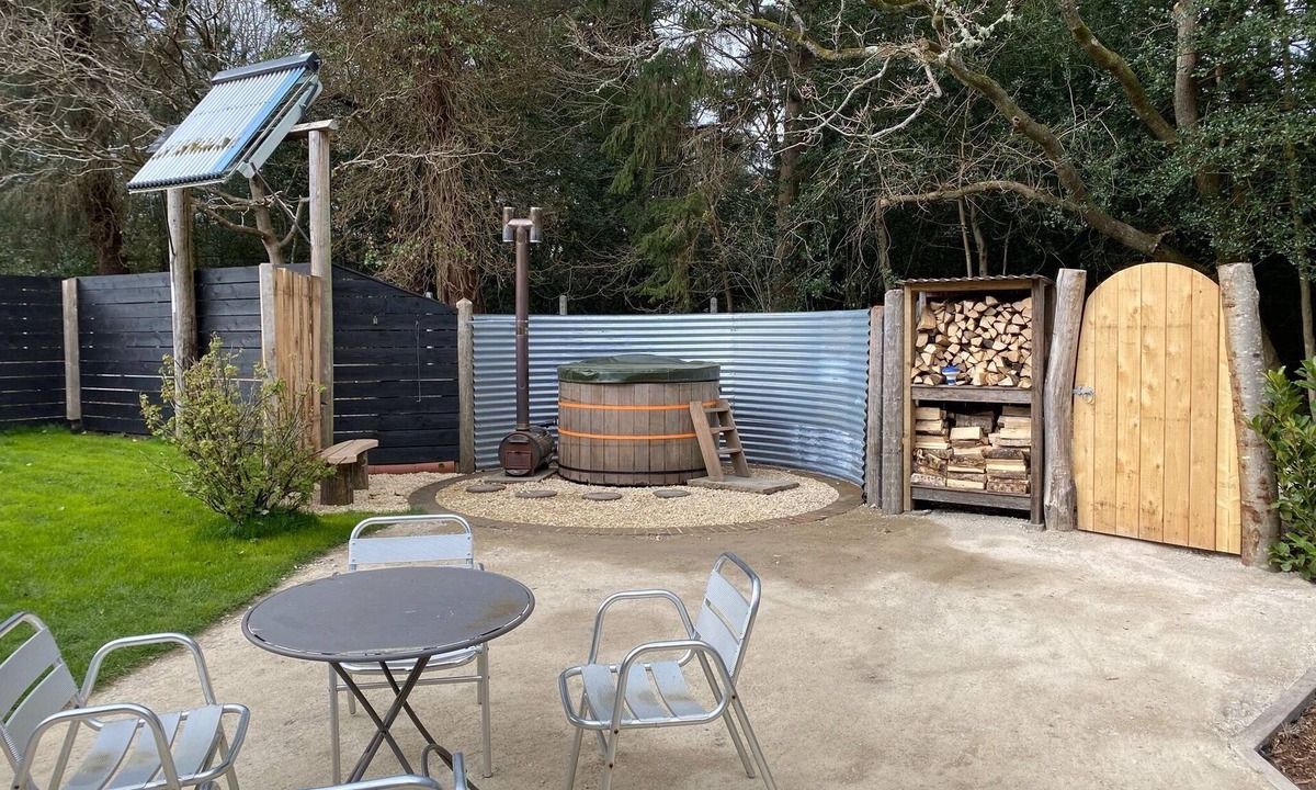 Wareham Cabin | Idyllic Forest Log Cabin with Hot Tub