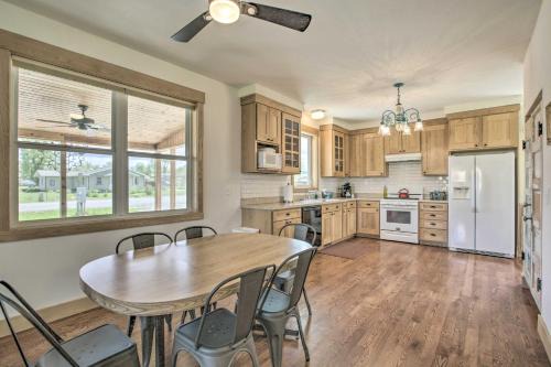 Lucerne House | Idyllic Gem: Screened Porch, 1/2 Mi to River!