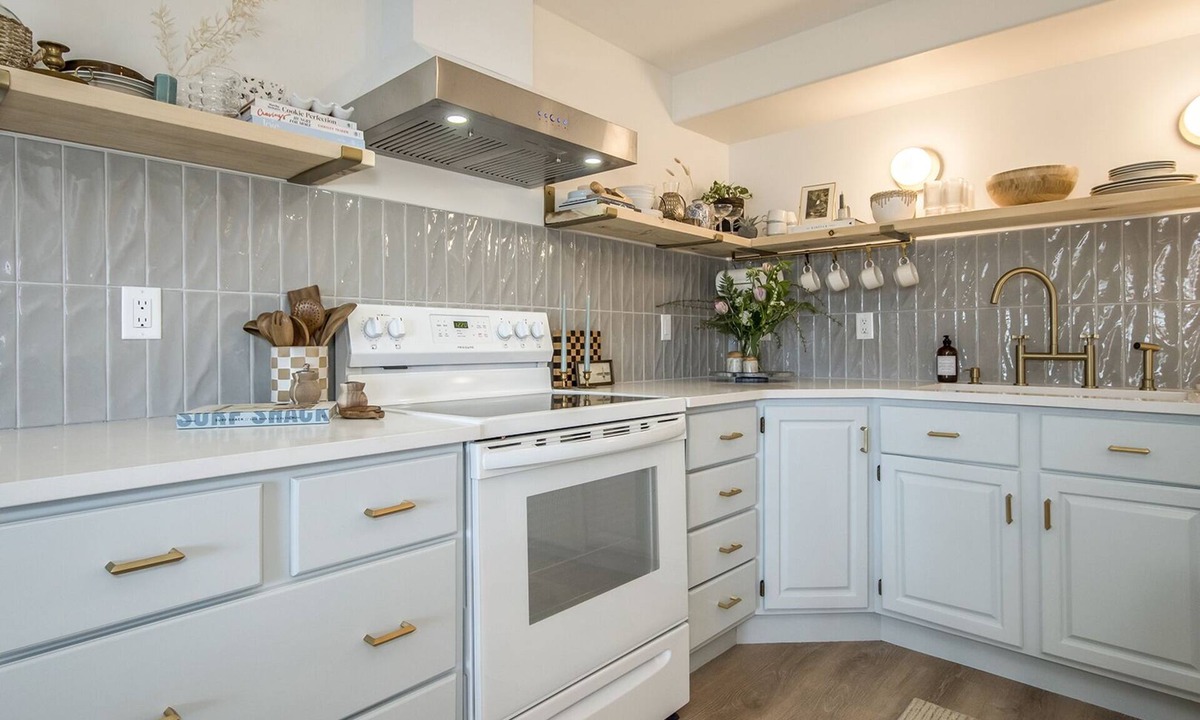 Prospect Bay Apartment | Idyllic Lakefront Retreat 20 mins from Halifax