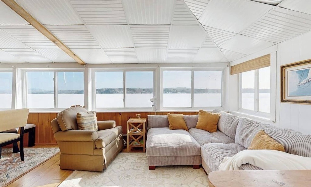 Belfast House | Idyllic Lakefront Retreat: pvt dock & beach for kayaking, swimming & fishing