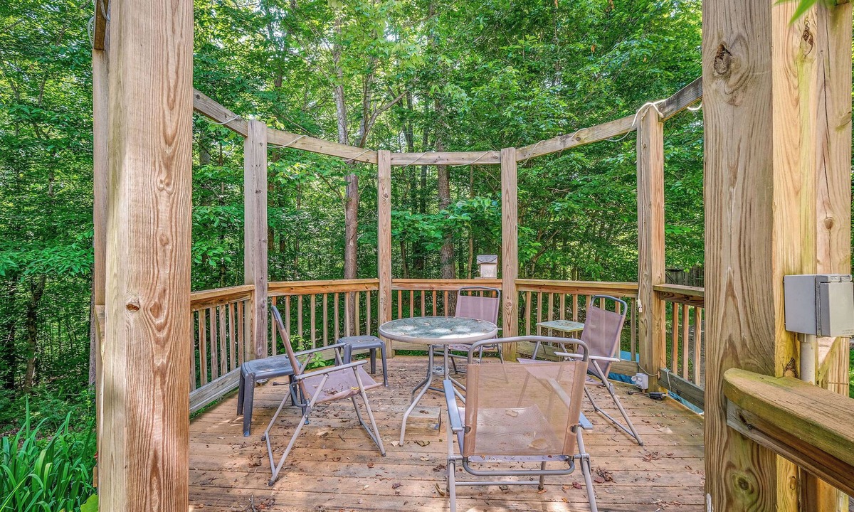 Gladehill House | Idyllic Martinsville Retreat w/Deck & Forest View