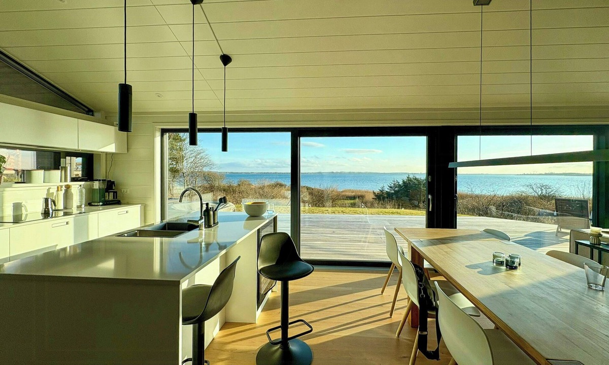Odsherred Kommune House | Idyllic modern house overlooking Lammefjord